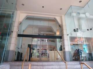 Tractor Foodsの正面入り口